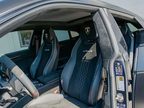 Used 2024 Lamborghini Urus Performante AWD/4WD image 10