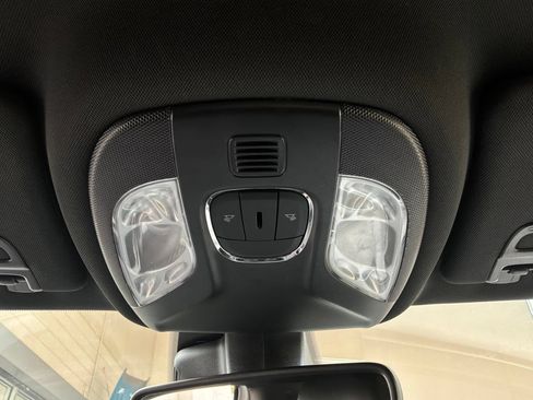 Used 2025 Jeep Compass Limited AWD/4WD image 17