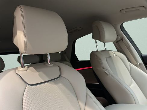 New 2026 Genesis GV70 2.5T AWD/4WD image 16