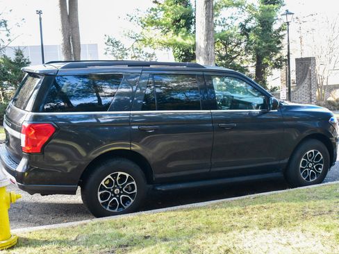 Used 2024 Ford Expedition XLT image 8