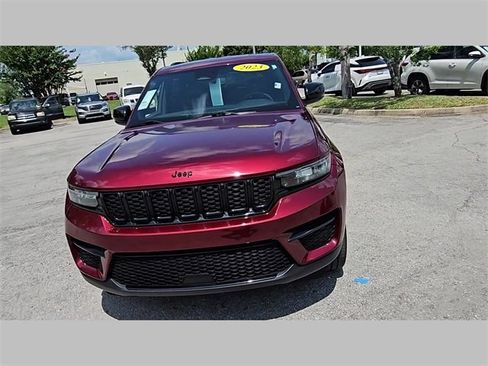 Used 2023 Jeep Grand Cherokee Altitude image 31