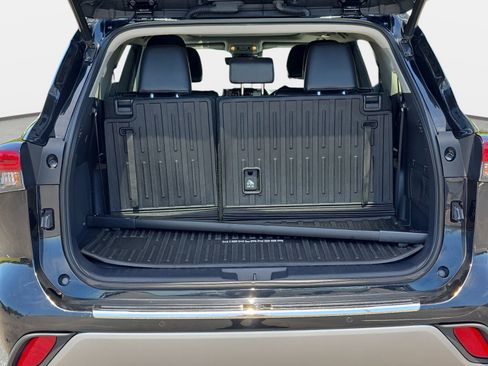 Used 2021 Toyota Highlander Platinum AWD/4WD image 13