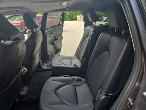 Used 2020 Toyota Highlander XLE AWD/4WD image 15