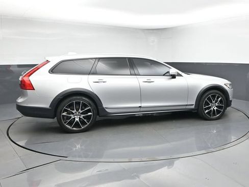 Used 2018 Volvo V90 T6 Cross Country w/ Convenience Package AWD/4WD image 9