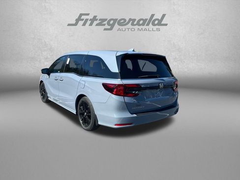 Used 2023 Honda Odyssey Sport image 3