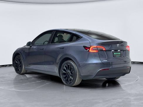 Used 2021 Tesla Model Y Long Range image 2
