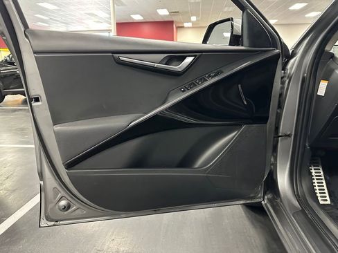 Used 2023 Kia Niro EX Touring image 13