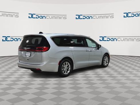 New 2026 Chrysler Pacifica Limited FWD image 9