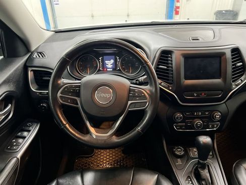 Used 2020 Jeep Cherokee Latitude Plus w/ Cold Weather Group AWD/4WD image 11