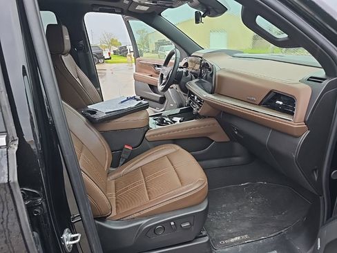 Used 2025 Chevrolet Tahoe High Country w/ Sun And Tow Package AWD/4WD image 14