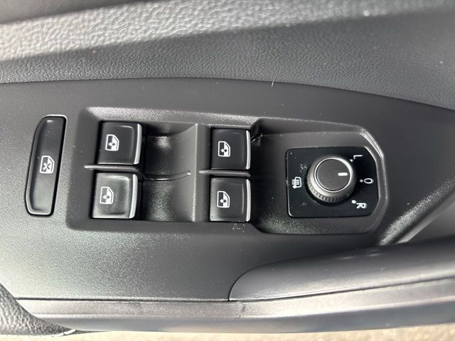 Used 2024 Volkswagen Jetta SE FWD image 12