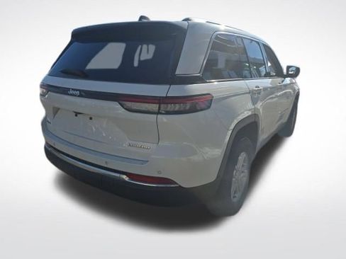 Used 2023 Jeep Grand Cherokee Laredo w/ Luxury Tech Group I image 7