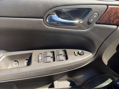 Used 2016 Chevrolet Impala LT FWD image 14