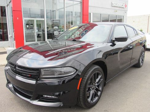 Used 2022 Dodge Charger SXT w/ Plus Group AWD/4WD image 2