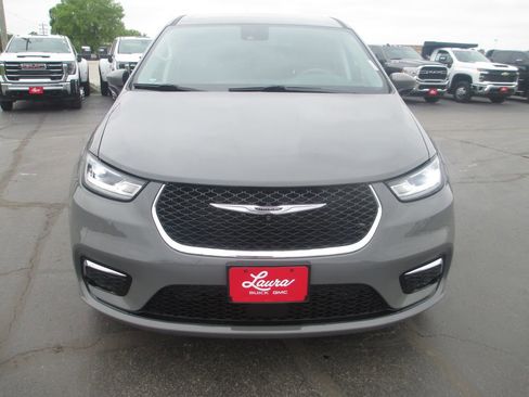 Used 2023 Chrysler Pacifica Touring-L AWD/4WD image 11