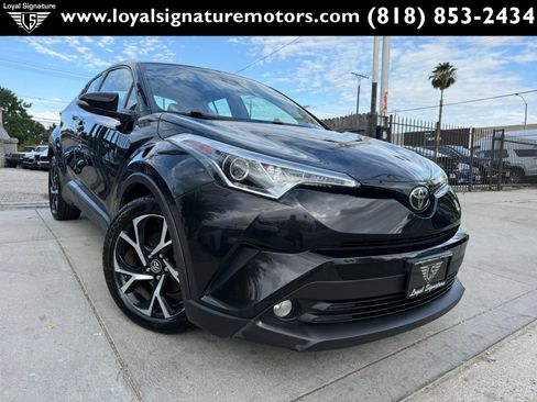 Used 2018 Toyota C-HR XLE FWD image 1