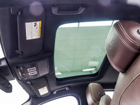 Used 2017 Jaguar XF S image 36