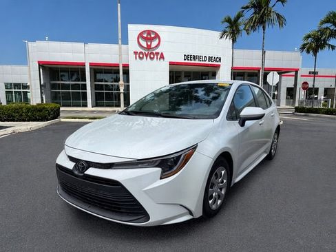 Used 2023 Toyota Corolla LE FWD image 3