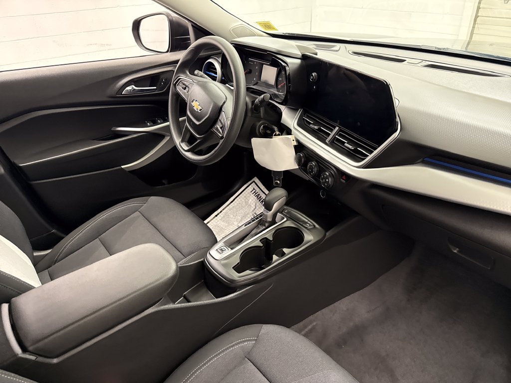 Used 2025 Chevrolet Trax LS FWD image 26