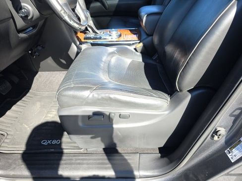 Used 2018 INFINITI QX80 4WD w/ Driver Assistance Package image 19