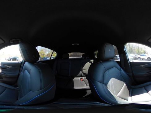 Used 2025 Buick Envista Sport Touring image 38