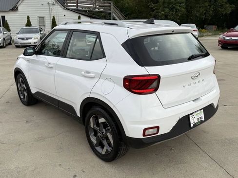 Used 2021 Hyundai Venue SEL w/ Premium Package image 5