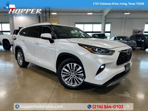 Used 2024 Toyota Highlander Platinum AWD/4WD image 1
