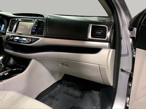 Used 2016 Toyota Highlander Plus AWD/4WD image 19