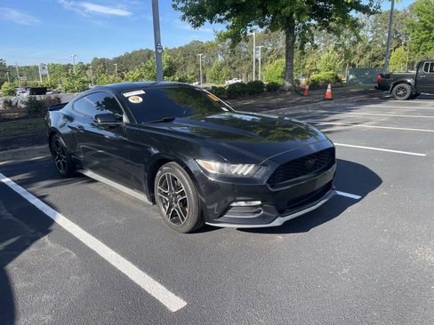 Used 2017 Ford Mustang Coupe RWD image 7