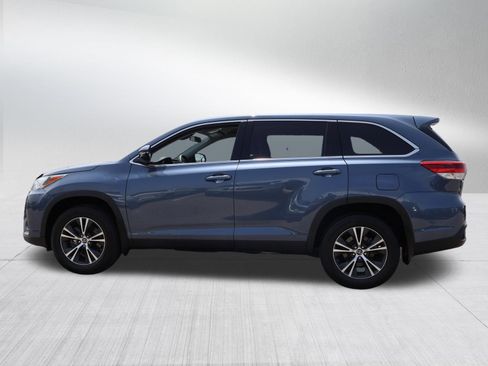 Used 2019 Toyota Highlander LE FWD image 4