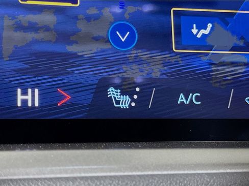 Certified 2025 Chevrolet Traverse LT image 18