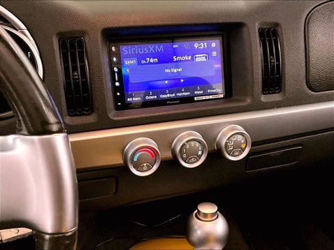 Used 2003 Chevrolet SSR w/ Preferred Equipment Group RWD image 6