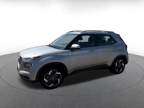 Used 2025 Hyundai Venue SEL FWD image 9