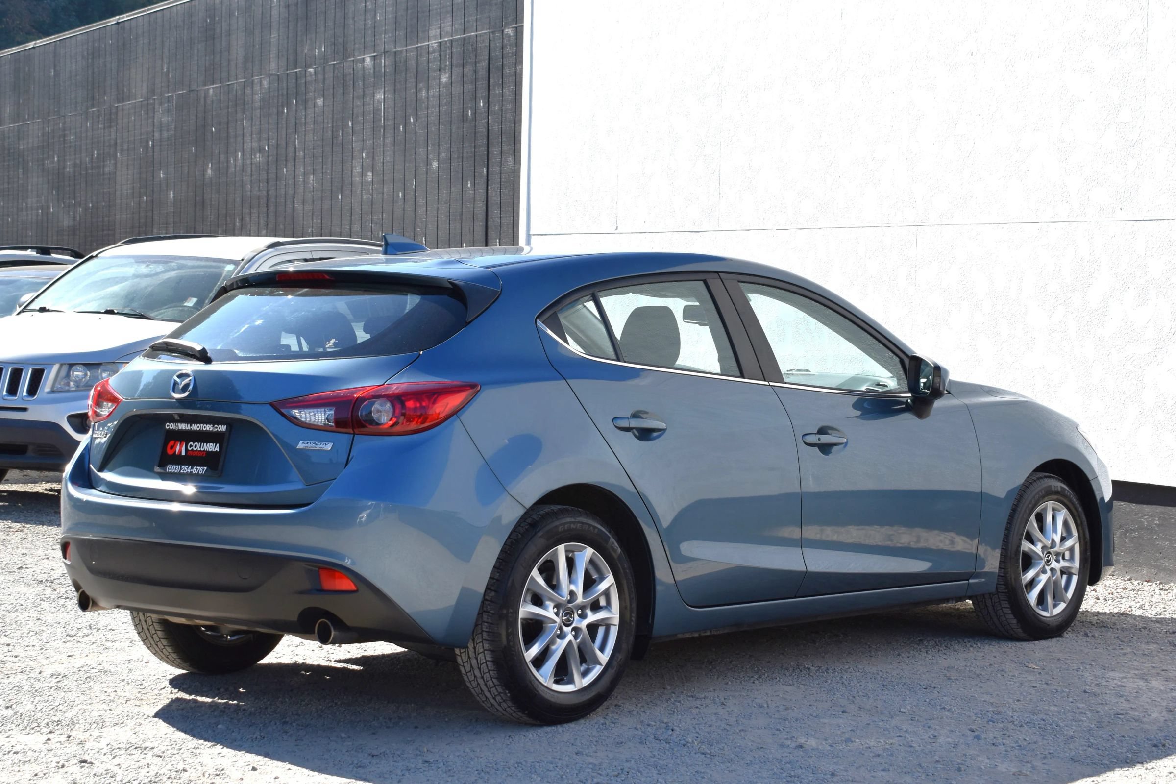 Used 2016 MAZDA MAZDA3 i Touring w/ Popular Equipment Package FWD image 5