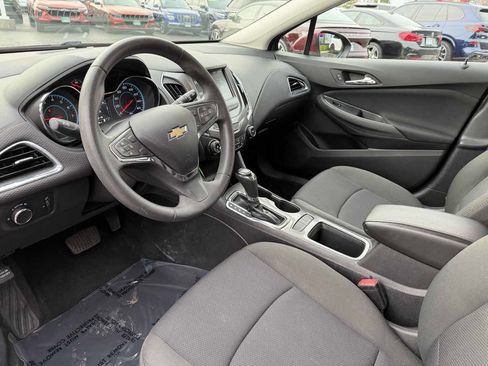 Used 2017 Chevrolet Cruze LT FWD image 14