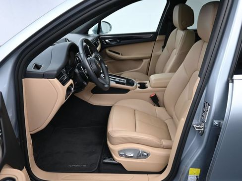 Certified 2025 Porsche Macan AWD/4WD image 9