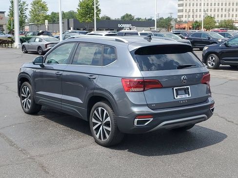 Used 2024 Volkswagen Taos SE FWD image 3
