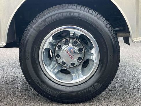 Used 2024 GMC Sierra 3500 SLE w/ Remote Start Package AWD/4WD image 11