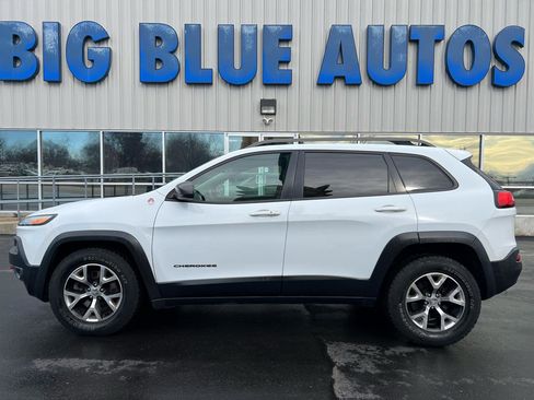 Used 2014 Jeep Cherokee Trailhawk w/ Technology Group AWD/4WD image 2