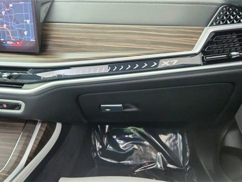 Used 2023 BMW X7 xDrive40i w/ M Sport Package image 41