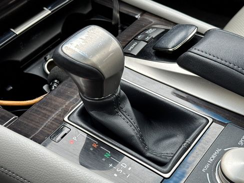 Used 2013 Lexus LS 460 w/ Comfort Pkg RWD image 21