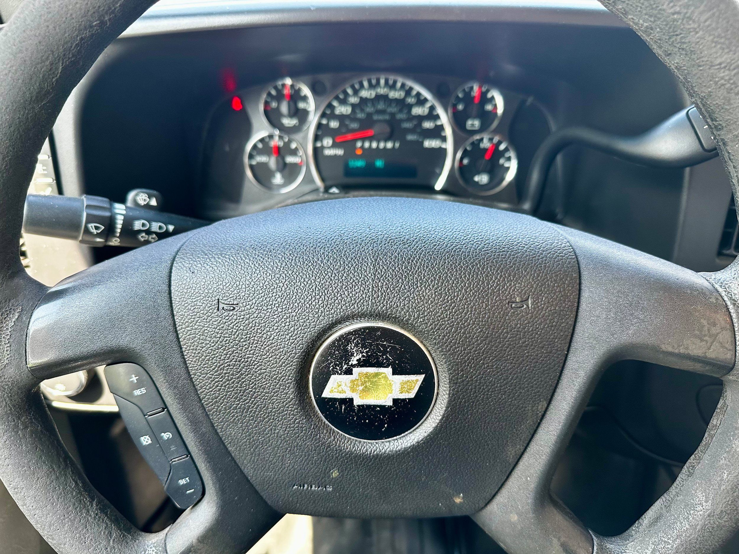 Used 2017 Chevrolet Express 2500 RWD image 17