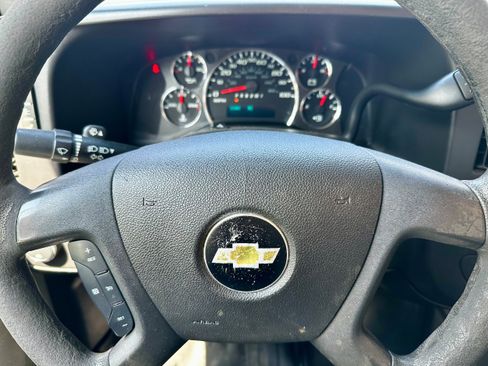Used 2017 Chevrolet Express 2500 RWD image 17