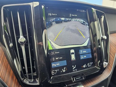 Used 2019 Volvo XC60 T6 Momentum w/ Advanced Package image 32
