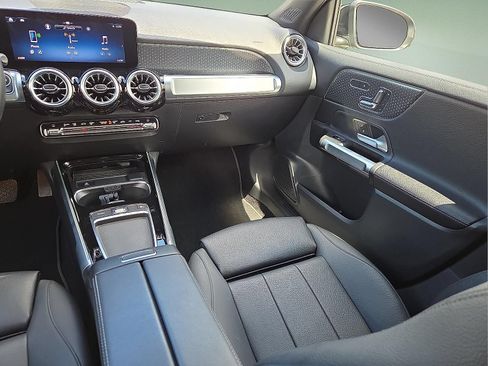 Used 2025 Mercedes-Benz GLB 250 4MATIC image 12
