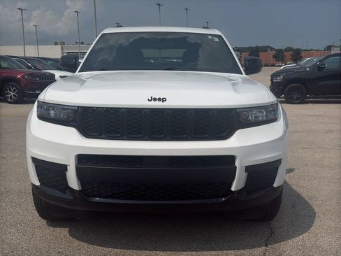 Used 2024 Jeep Grand Cherokee L Altitude AWD/4WD image 3