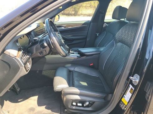 Used 2018 BMW M550i xDrive image 12