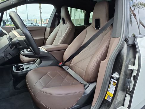 Used 2023 BMW iX xDrive50 AWD/4WD image 16