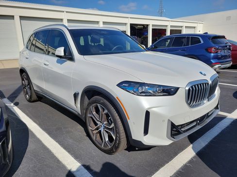 Used 2024 BMW X5 sDrive40i w/ Premium Package image 2