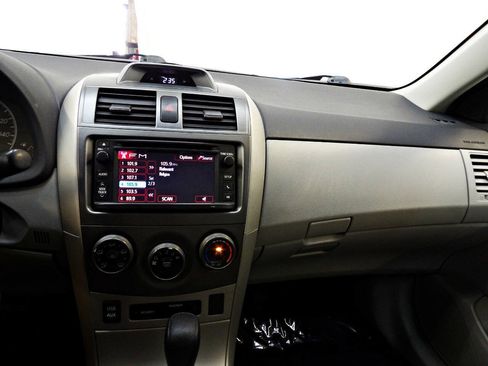 Used 2013 Toyota Corolla LE w/ Preferred Accessory Pkg #2 FWD image 26